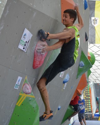 David during the 2013 Boulder WC in Munich. Between 2010 and 2012 he stepped on the podium of international youth events 8 times © bergleben.de